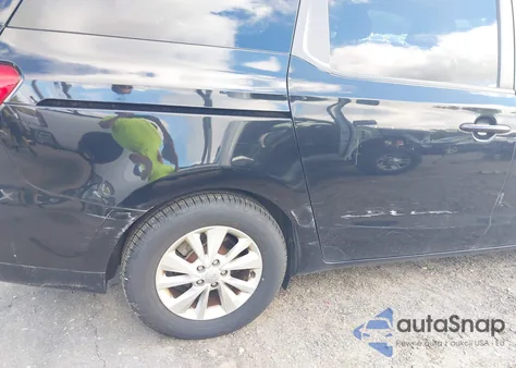 2016 Kia Sedona Lx z USA, uszkodzony, nr VIN KNDMB5C17G6133200